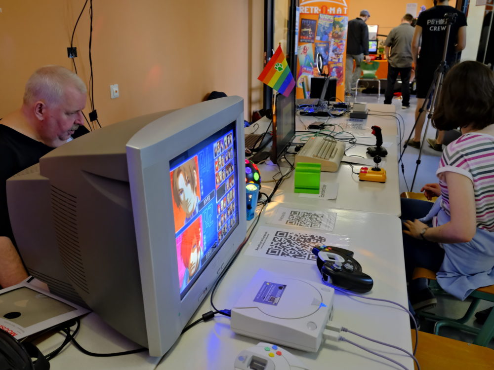 Der Stand von Radio Paralax mit einer Dreamcast und einem C64